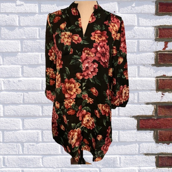 ❌DONATED❌Black Floral V-neck Versatile Tunic Top - Picture 4 of 9